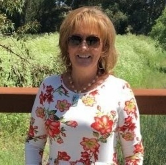 Poshmark profile picture for @relief